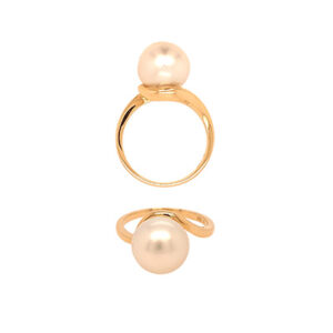 Two white pearls stacked vertically on a curved yellow gold band
