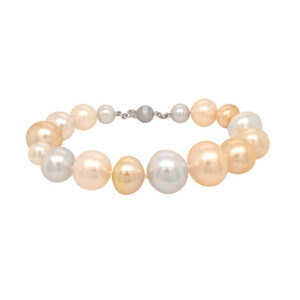 A pearl bracelet with a magnetic clasp